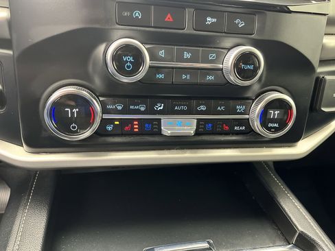 Used 2023 Ford Expedition XLT image 25