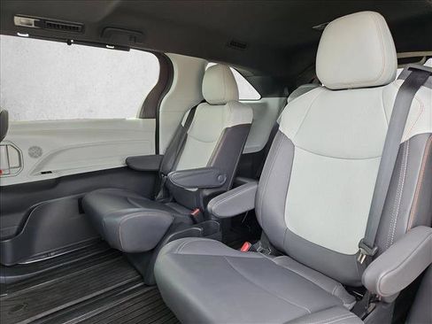 Used 2023 Toyota Sienna XSE image 19