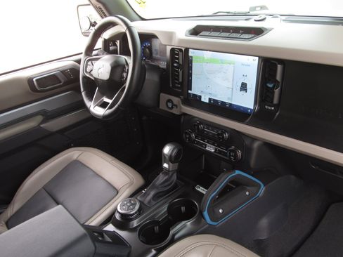 Used 2023 Ford Bronco Wildtrak image 9