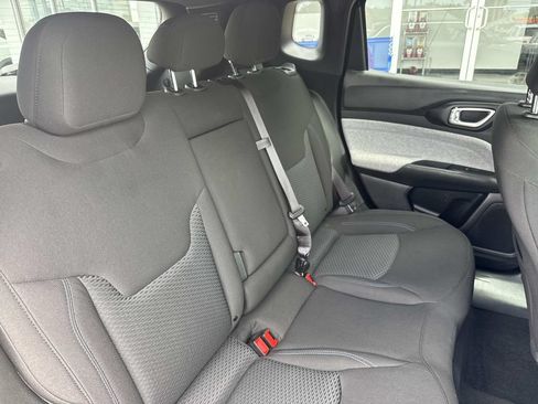 Used 2025 Jeep Compass Sport AWD/4WD image 9