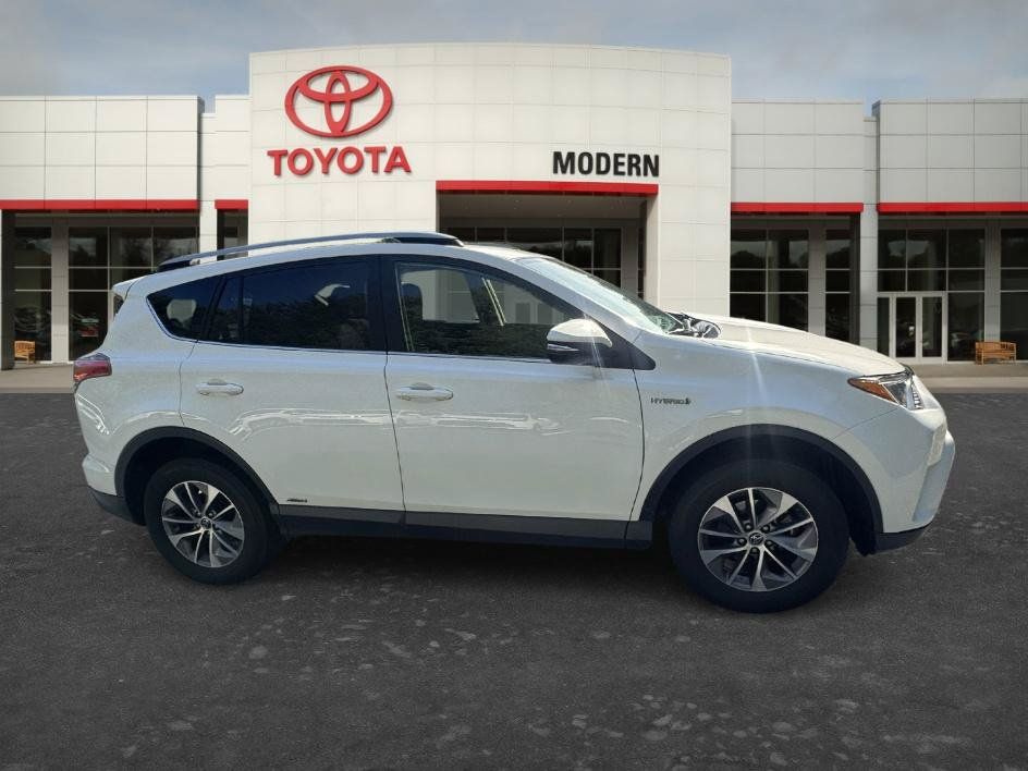 Used 2018 Toyota RAV4 LE AWD/4WD image 7