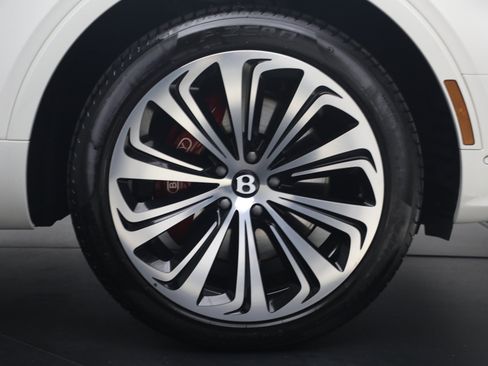 Certified 2022 Bentley Bentayga AWD/4WD image 17