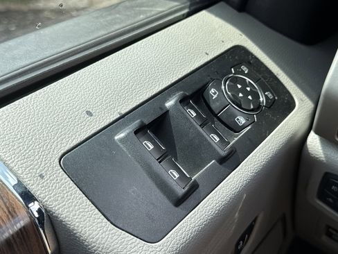 Used 2015 Ford F150 Lariat RWD image 22