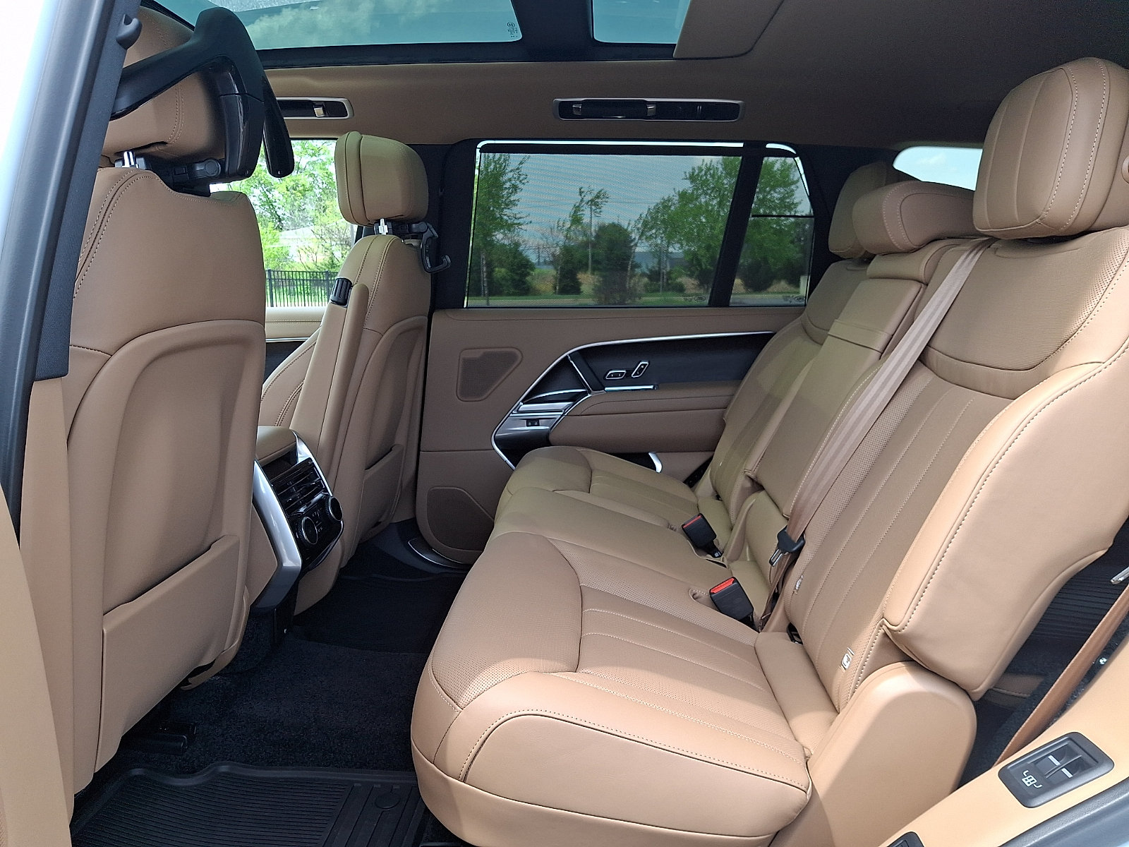 New 2026 Land Rover Range Rover Long Wheelbase SE AWD/4WD image 8