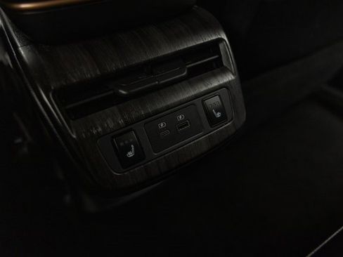 Used 2023 Nissan Ariya AWD image 18