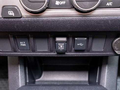 Used 2021 Toyota Tacoma SR5 AWD/4WD image 22