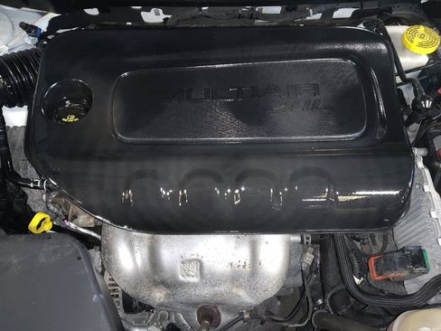 Used 2019 Jeep Cherokee Latitude Plus w/ Cold Weather Group image 30