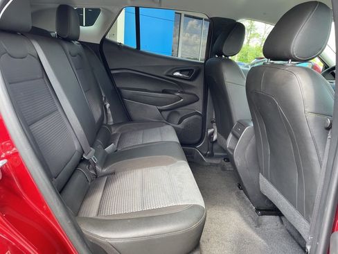 Used 2025 Chevrolet Trax LT w/ LT Convenience Package image 31