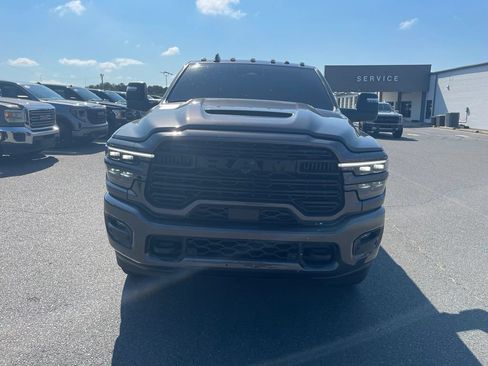 Used 2025 RAM 2500 Laramie AWD/4WD image 5