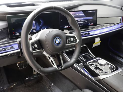 Used 2026 BMW 750e xDrive w/ Autobahn Package AWD/4WD image 7