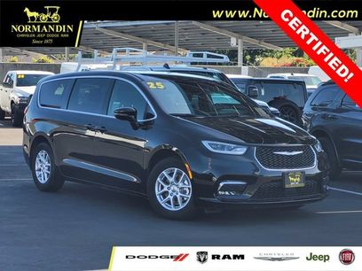Certified 2025 Chrysler Pacifica Select