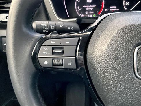 Used 2025 Honda Pilot Touring image 17