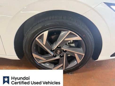 Certified 2025 Hyundai Elantra SEL FWD image 8