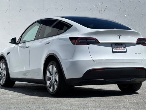 Used 2023 Tesla Model Y Long Range AWD/4WD image 5