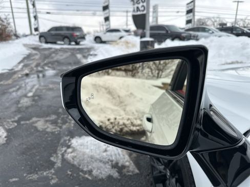 Used 2022 Lexus ES 300h F Sport image 3