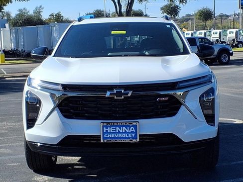 New 2026 Chevrolet Trax RS w/ Sunroof Package image 2