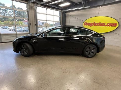 Used 2020 Tesla Model 3 Standard Range RWD image 2