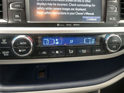 Certified 2019 Toyota Highlander Limited Platinum image 4