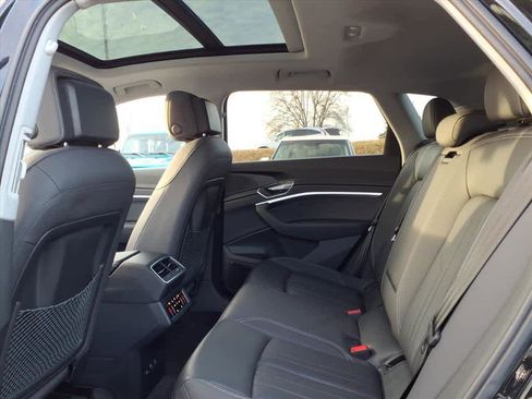 Used 2021 Audi e-tron Premium Plus w/ Premium Plus Package image 20