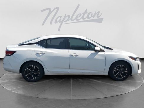 Used 2024 Nissan Sentra SV FWD image 9