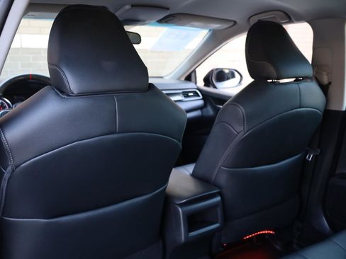 Used 2018 Toyota Camry SE FWD image 19