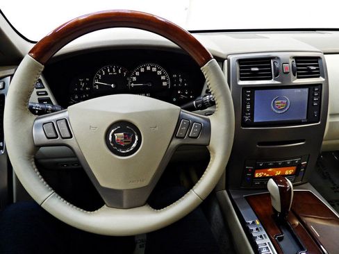Used 2005 Cadillac XLR RWD image 20