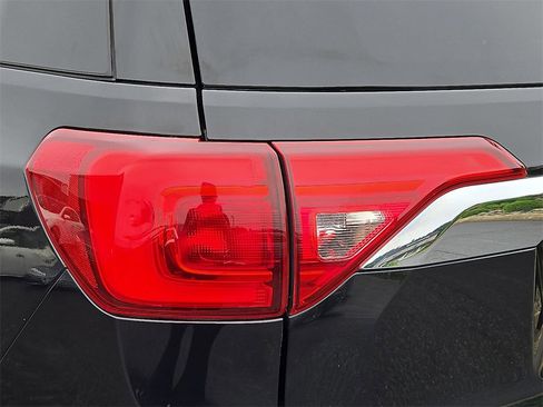 Used 2017 GMC Acadia SLE image 28