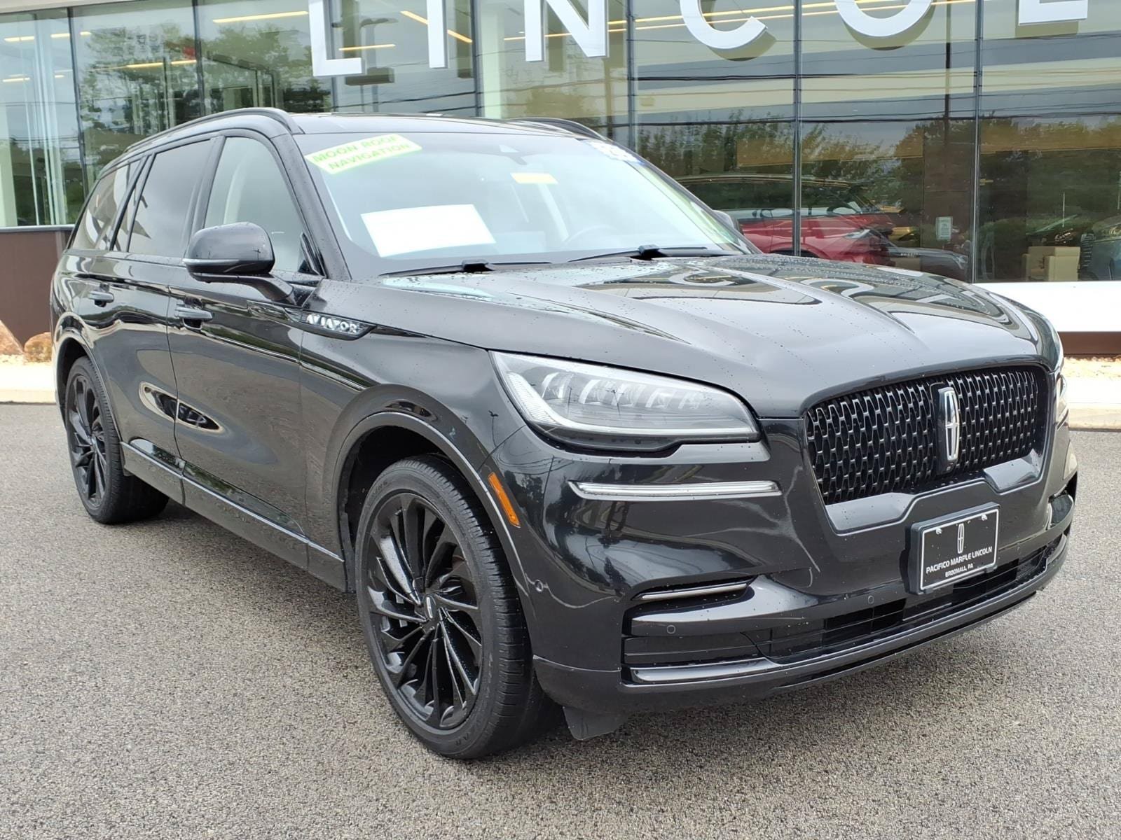 Certified 2023 Lincoln Aviator Reserve w/ Equipment Group 201A AWD/4WD image 2