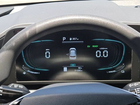 Used 2025 Kia Niro LX FWD image 25