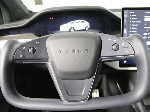 Used 2022 Tesla Model X Plaid image 15