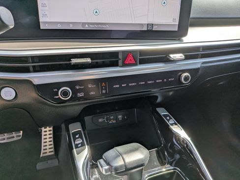 Certified 2025 Kia Sorento SX FWD image 26