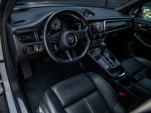 Certified 2023 Porsche Macan S AWD/4WD image 4