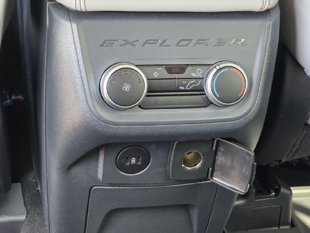 Used 2025 Ford Explorer Active w/ Active Comfort Package RWD image 21