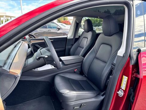 Used 2024 Tesla Model Y 2WD image 21