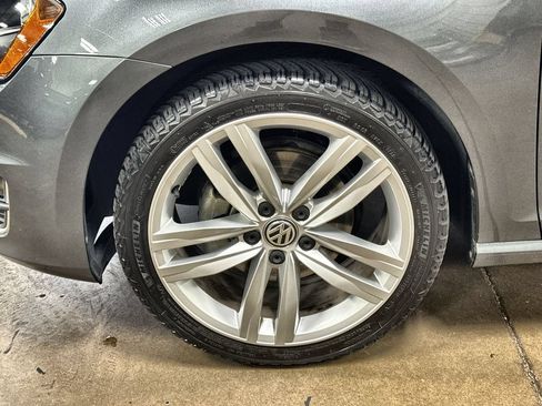 Used 2017 Volkswagen Golf SEL FWD image 32