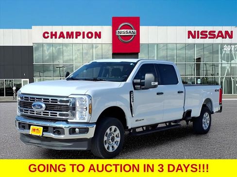 Used 2024 Ford F250 XLT image 3