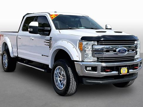 Used 2017 Ford F250 Lariat w/ Lariat Value Package AWD/4WD image 10