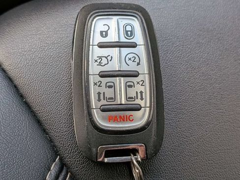 Used 2024 Chrysler Pacifica Touring-L FWD image 32