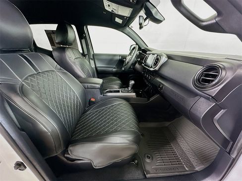 Used 2022 Toyota Tacoma TRD Off-Road image 12