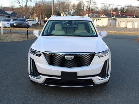 Used 2022 Cadillac XT6 Premium Luxury image 3