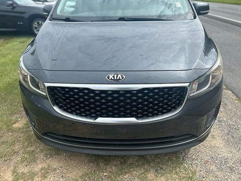 Used 2017 Kia Sedona LX w/ LX Essentials Premium Package image 3