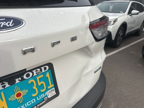 Used 2020 Ford Escape SE image 14