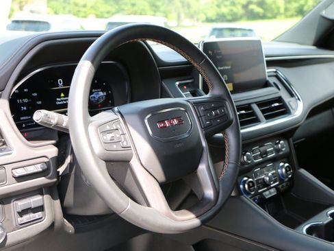 Used 2024 GMC Yukon AT4 w/ Technology Package AWD/4WD image 19