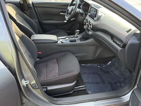 Used 2025 Nissan Sentra SR FWD image 13