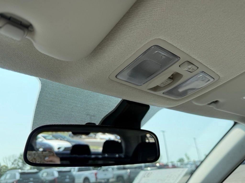 Certified 2024 Hyundai Venue SEL FWD image 21