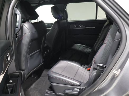 Used 2025 Ford Explorer ST-Line w/ ST-Line Street Pack AWD/4WD image 18