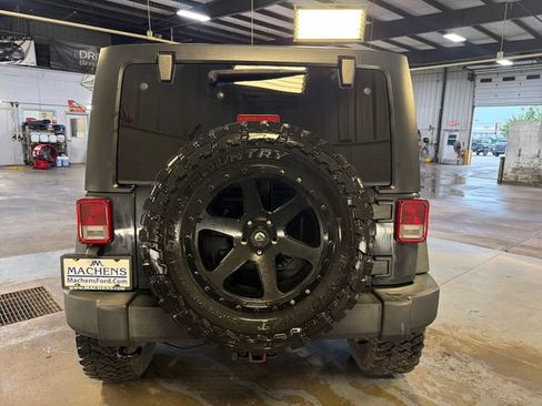 Used 2018 Jeep Wrangler Unlimited Rubicon w/ Cold Weather Group AWD/4WD image 5