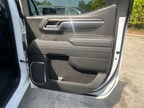 Used 2025 GMC Sierra 1500 SLT AWD/4WD image 16