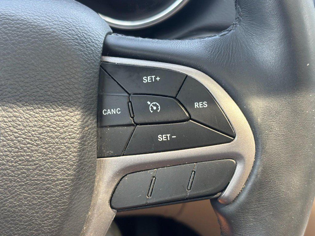 Used 2019 Jeep Grand Cherokee Limited w/ Luxury Group II AWD/4WD image 18
