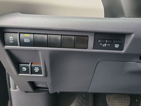 Used 2024 Toyota Sienna LE image 20